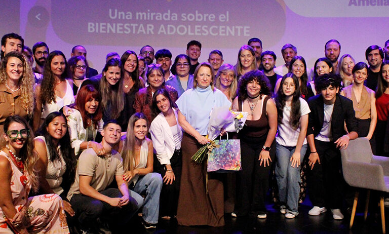 Presentamos el informe “Adolescencias entre transformaciones y búsquedas: Una mirada sobre el bienestar adolescente en Córdoba”