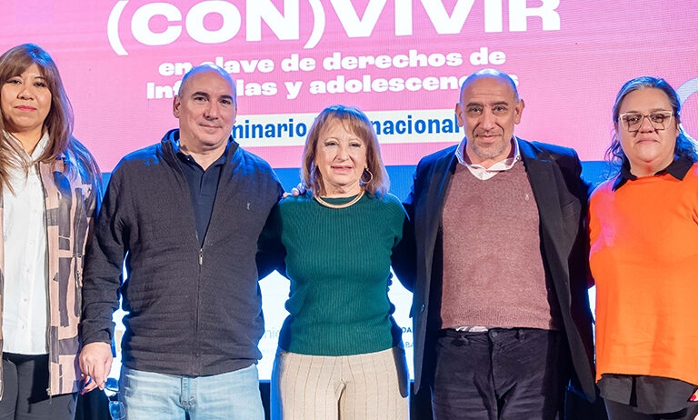 El Seminario Internacional "(CON)VIVIR en clave de derechos de infancias y adolescencias" reunió a referentes locales, adolescentes y organizaciones en tres espacios de diálogo y formación